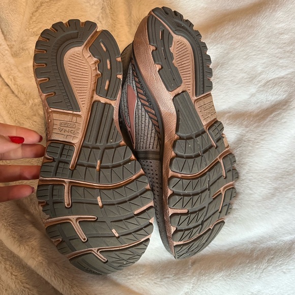 Brooks- Adrenaline GTS XX - Picture 3 of 5